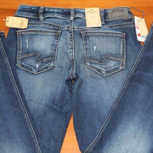 SILVER SUKI SLIM BOOTS MID RISE PERFECTLY CURVY WHISKERED DARK WASH 32/33 NWT